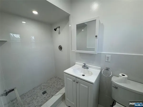$4,500 | 421 2nd Street, Unit 1, Palisades Park, NJ 07650