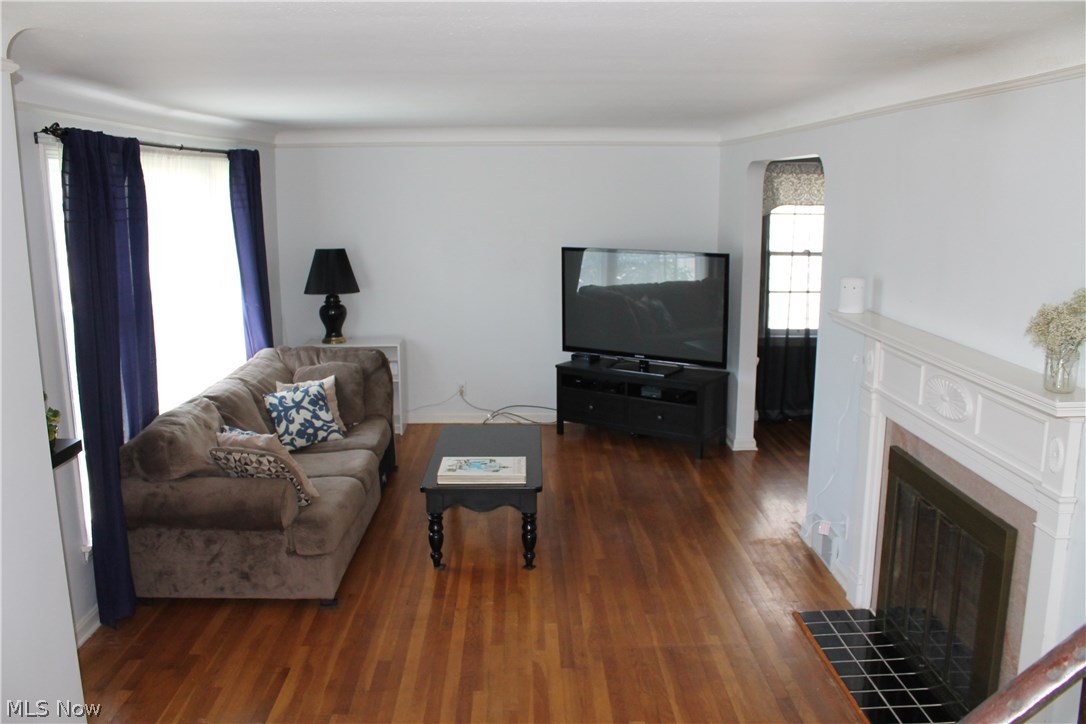 1189 Argonne Road Cleveland, OH 44121 - Photo 2 of 30 Living Room with fireplace
