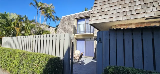 $199,000 | 335 South Waverly Place, Unit 7A, Vero Beach, FL 32960