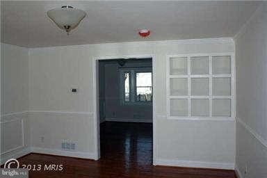 1106 Hollen Road Baltimore, MD 21239 - Photo 6 of 11 Living Room