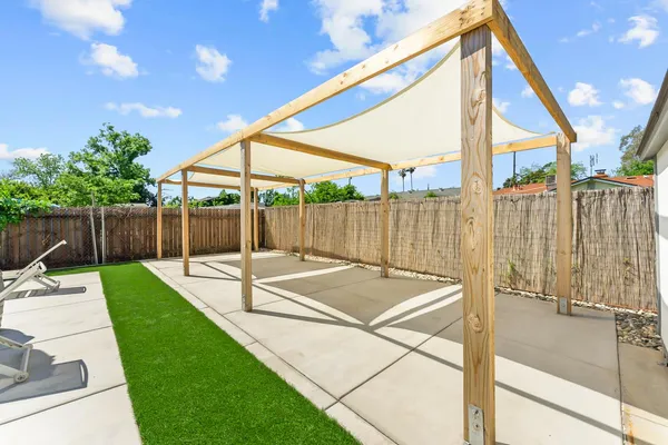 $584,999 | 5060 Mendocino Boulevard, Sacramento, CA 95820