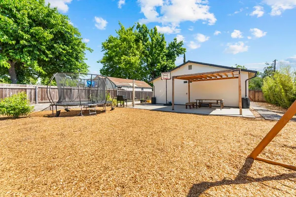 $584,999 | 5060 Mendocino Boulevard, Sacramento, CA 95820