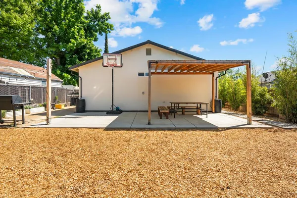 $584,999 | 5060 Mendocino Boulevard, Sacramento, CA 95820