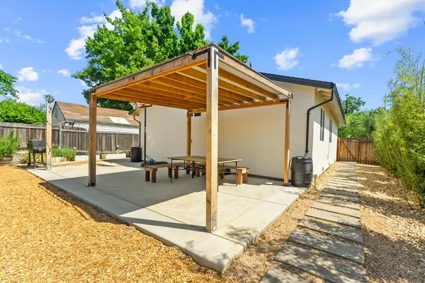 $584,999 | 5060 Mendocino Boulevard, Sacramento, CA 95820
