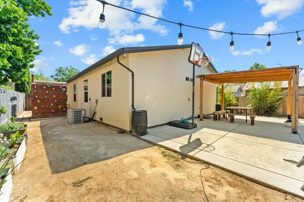 $584,999 | 5060 Mendocino Boulevard, Sacramento, CA 95820