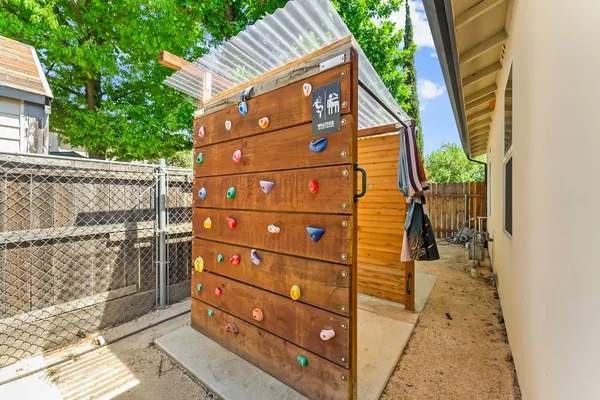 $584,999 | 5060 Mendocino Boulevard, Sacramento, CA 95820