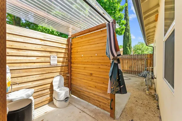 $584,999 | 5060 Mendocino Boulevard, Sacramento, CA 95820