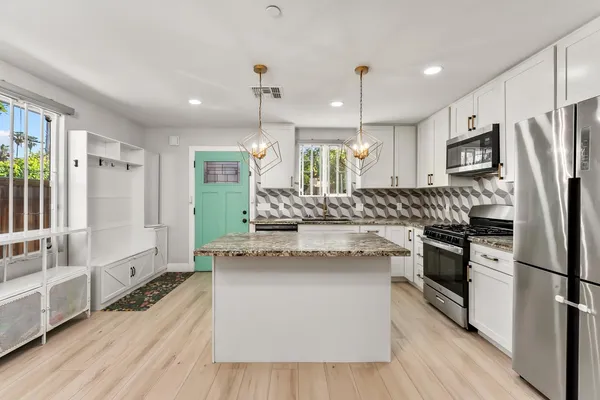 $584,999 | 5060 Mendocino Boulevard, Sacramento, CA 95820