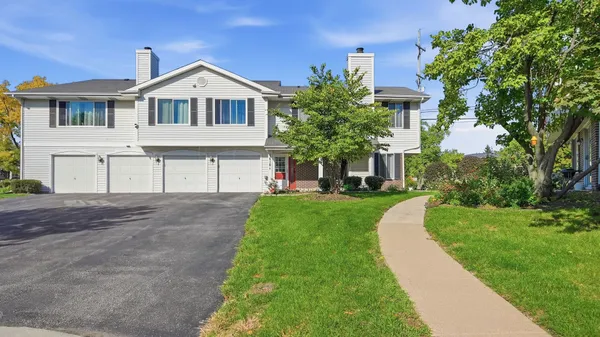 $2,700 | 1610 Durham Court, Unit D, Darien, IL 60561