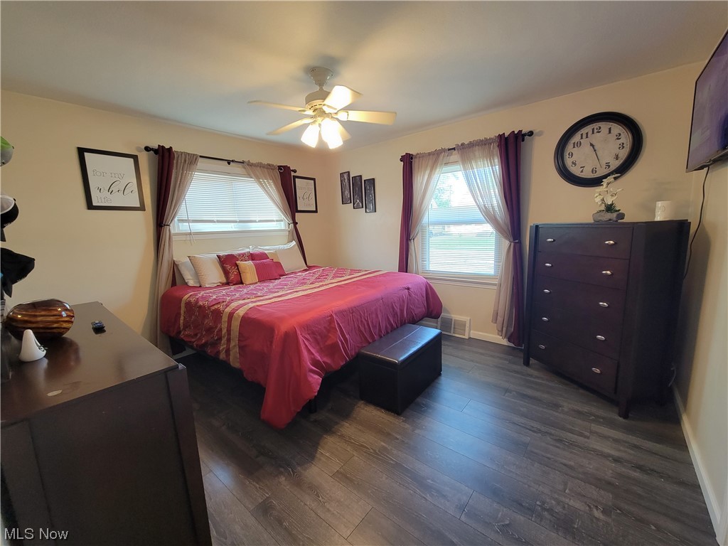 753 Pendley Road Willowick, OH 44095 - Photo 22 of 28 1st floor master bedroom
