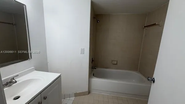 $2,050 | 6288 Northwest 186th Street, Unit 206, Hialeah, FL 33015