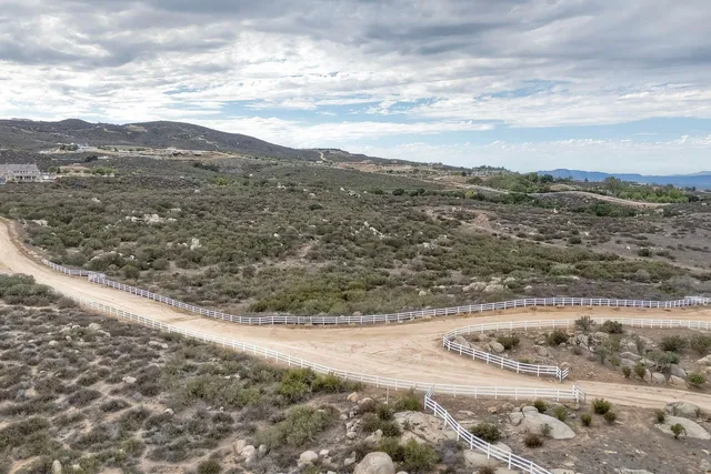 a view of a sky from yard