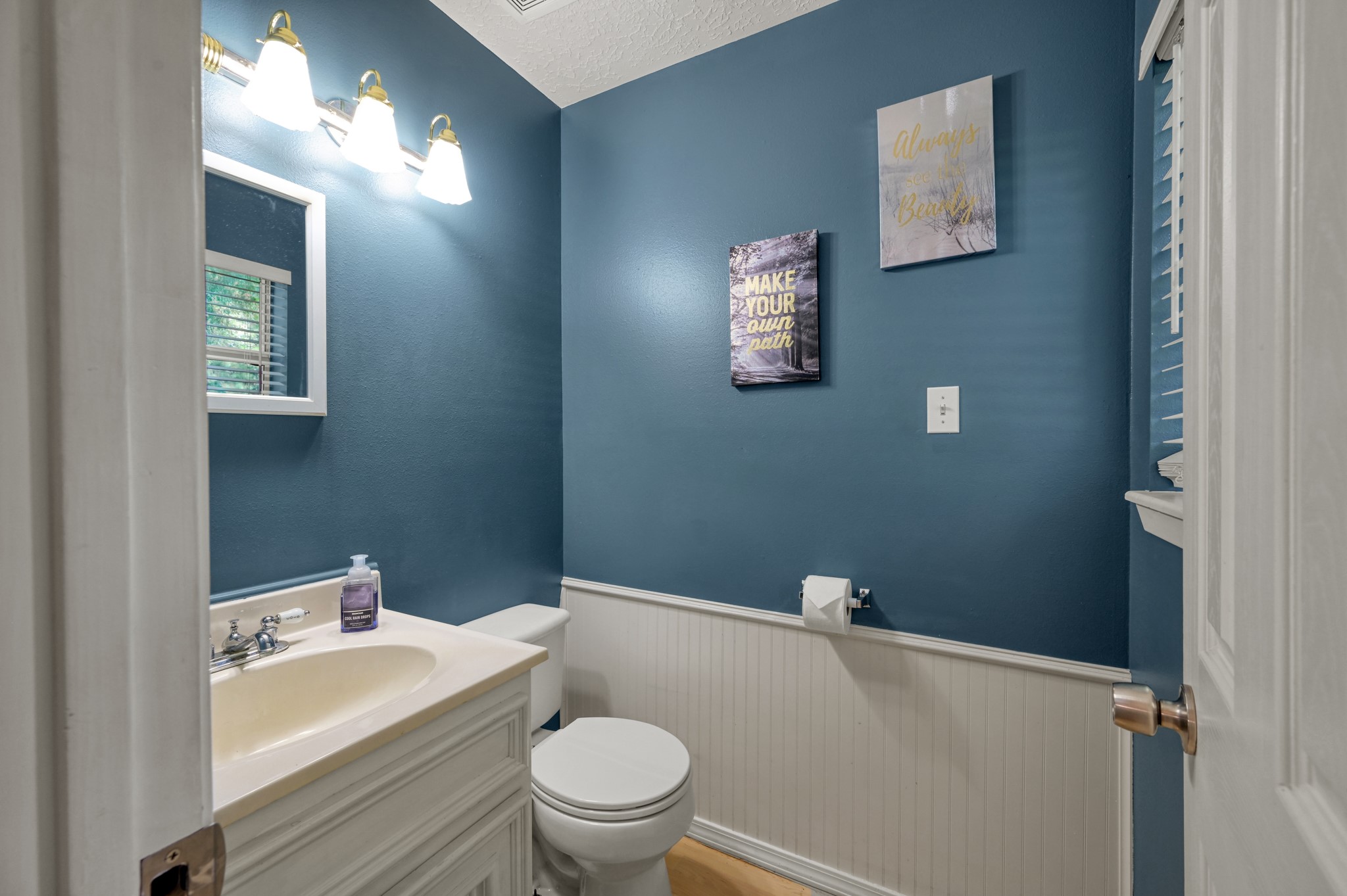 14909 Pine Tree Road Montgomery, TX 77356 - Photo 23 of 49 Downstairs half bath
