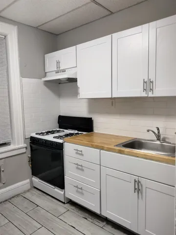 $1,822 | 291 Central Avenue, Unit B2, Jersey City, NJ 07307