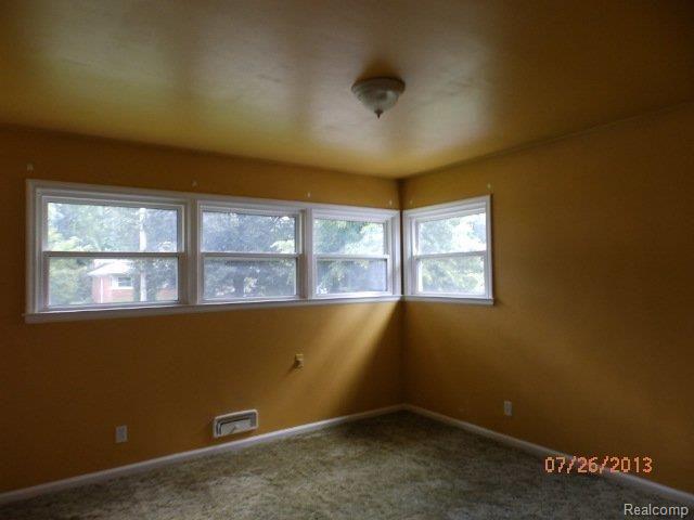 184 Chippewa Road Pontiac, MI 48341 - Photo 3 of 9 bedroom1.JPG