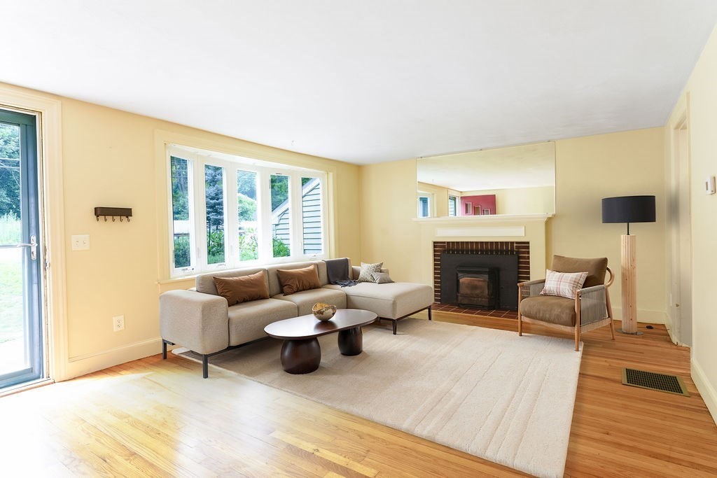 1083 Edgell Road Framingham, MA 01701 - Photo 5 of 34