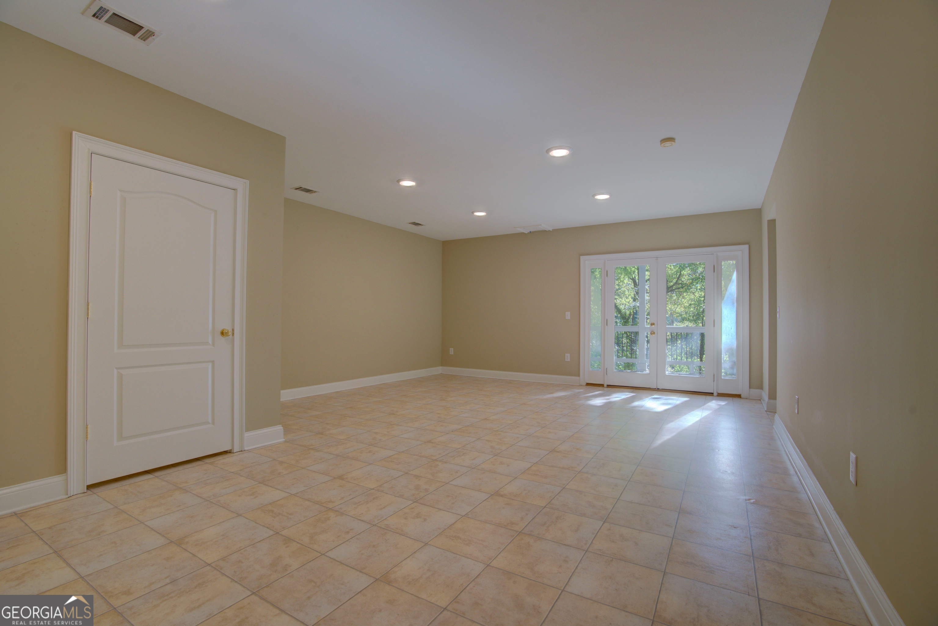 29 Pear Street Rome, GA 30161 - Photo 47 of 55 an empty room with windows