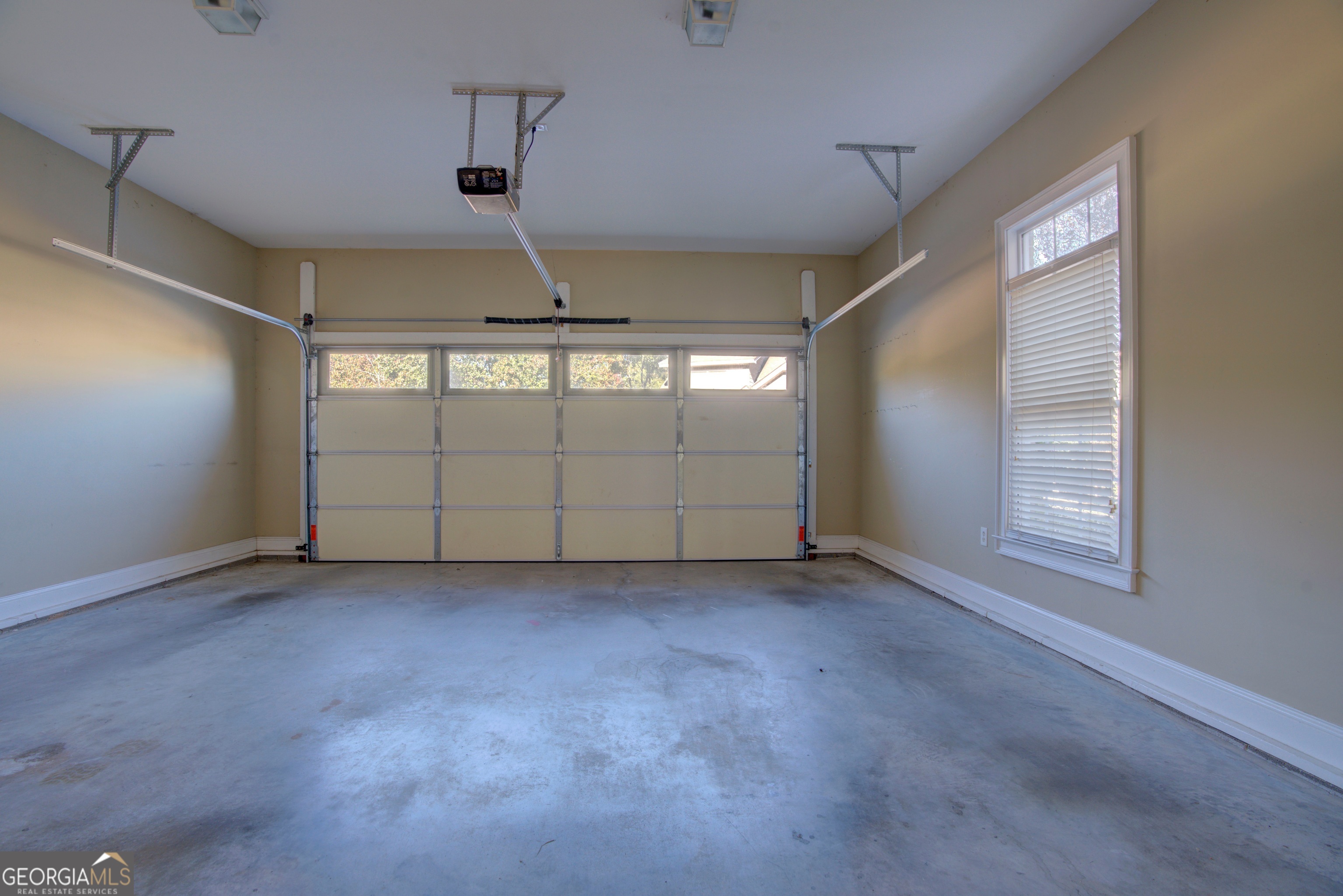 29 Pear Street Rome, GA 30161 - Photo 51 of 55 an empty room with windows