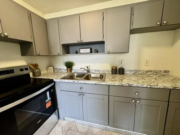 $130,000 | 116 North F Street, Unit 7, Lake Worth Beach, FL 33460