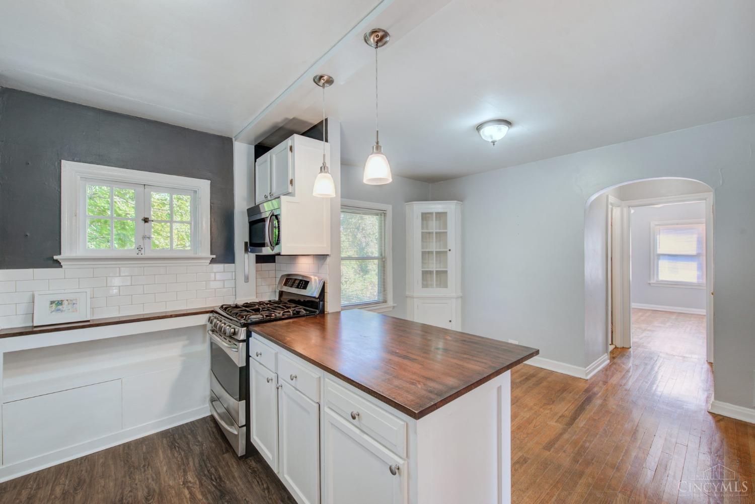 6508 Plainfield Road Silverton, OH 45236 - Photo 9 of 43