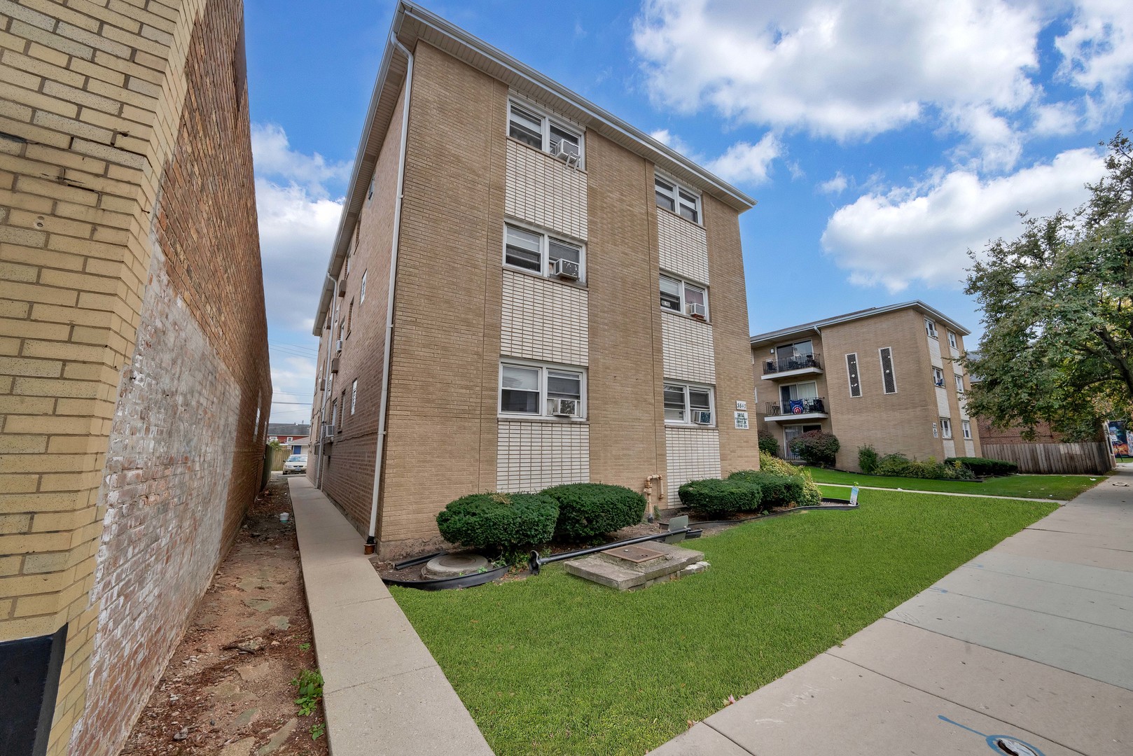 3847 West 47th Street, Unit 1E Chicago, IL 60632 - Photo 14 of 14 a backyard of a house with plants and barbeque oven