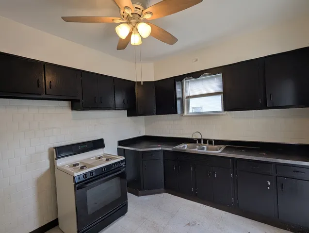 $200,000 | 10734 South Prairie Avenue, Chicago, IL 60628