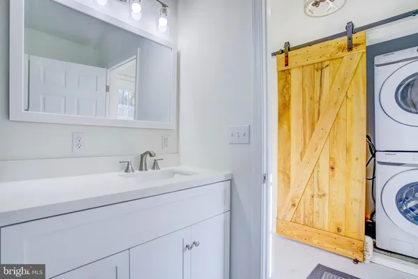 a close view of sink and tap