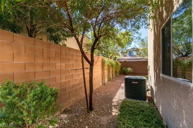 $1,995 | 10315 Elmwood Glen Avenue, Las Vegas, NV 89166