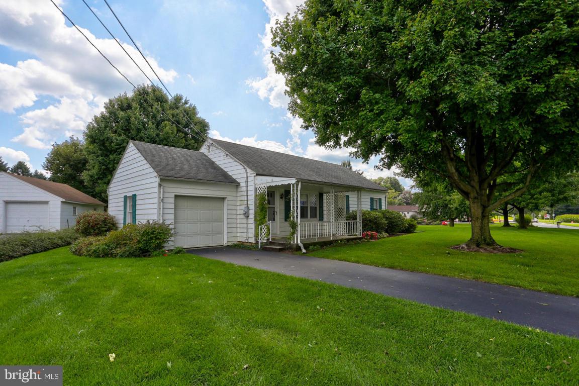 1349 Lititz Road Manheim, PA 17545 - Photo 1 of 33