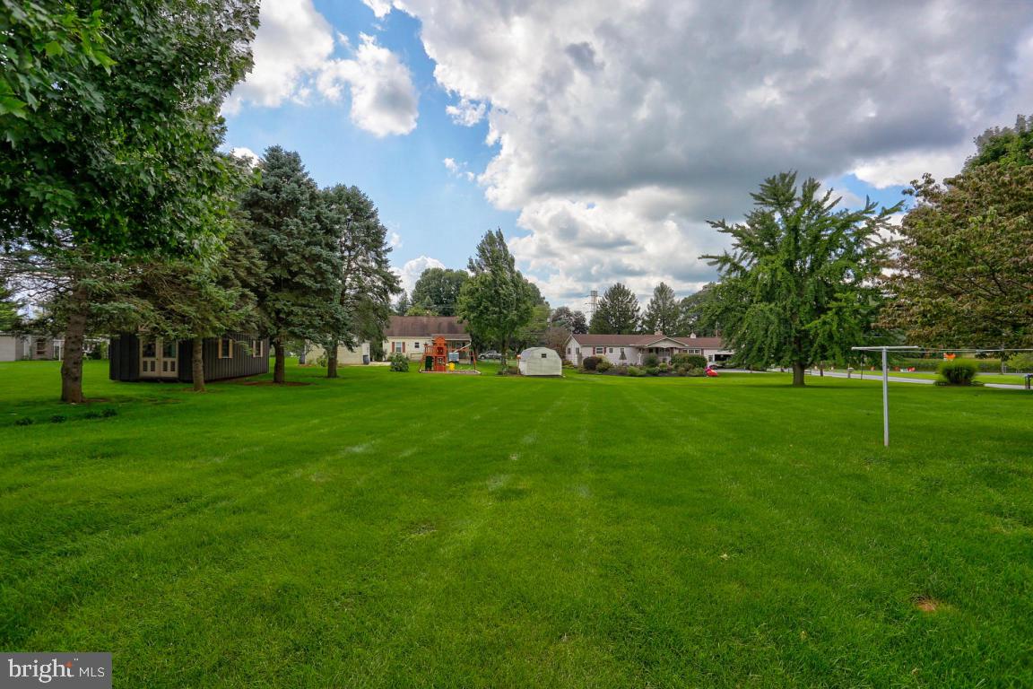1349 Lititz Road Manheim, PA 17545 - Photo 11 of 33