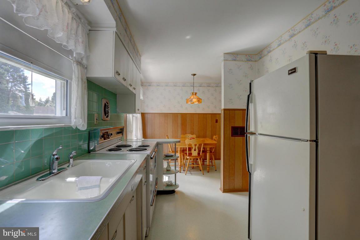 1349 Lititz Road Manheim, PA 17545 - Photo 18 of 33