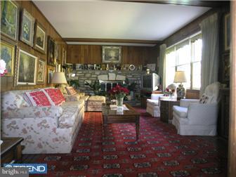 717 Raikes Road Huntingdon Valley, PA 19006 - Photo 5 of 11 Living Room