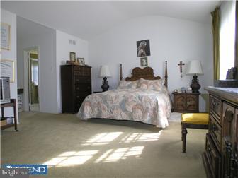 717 Raikes Road Huntingdon Valley, PA 19006 - Photo 7 of 11 Bedroom - Main