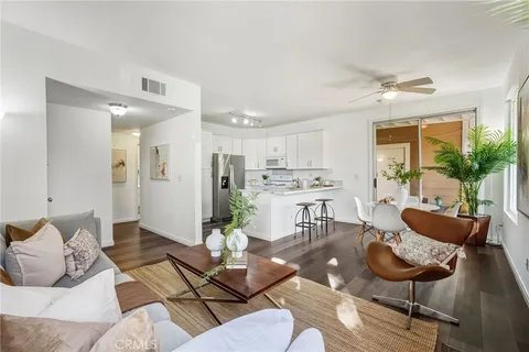 $425,000 | 2426 Pleasant Way, Unit E, Thousand Oaks, CA 91362