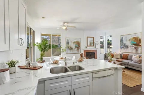 $425,000 | 2426 Pleasant Way, Unit E, Thousand Oaks, CA 91362