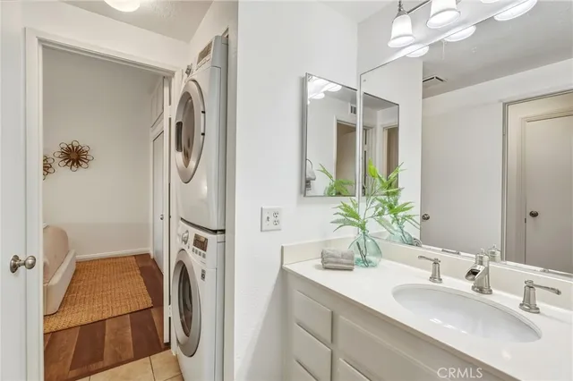 $425,000 | 2426 Pleasant Way, Unit E, Thousand Oaks, CA 91362