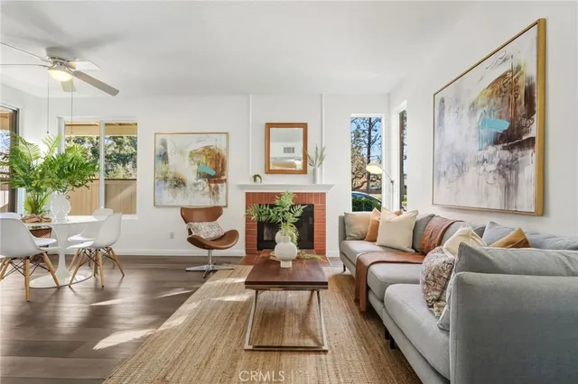 $425,000 | 2426 Pleasant Way, Unit E, Thousand Oaks, CA 91362