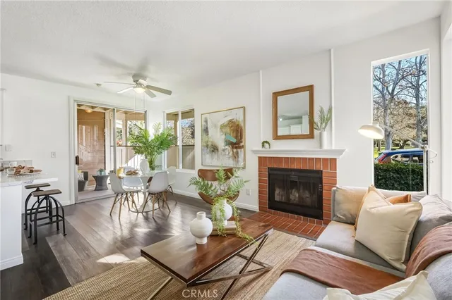 $425,000 | 2426 Pleasant Way, Unit E, Thousand Oaks, CA 91362