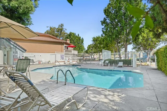$425,000 | 2426 Pleasant Way, Unit E, Thousand Oaks, CA 91362