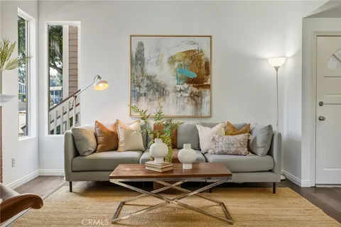 $425,000 | 2426 Pleasant Way, Unit E, Thousand Oaks, CA 91362