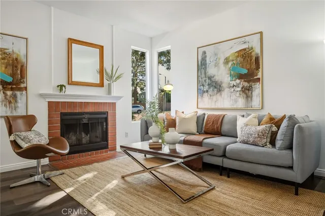 $425,000 | 2426 Pleasant Way, Unit E, Thousand Oaks, CA 91362