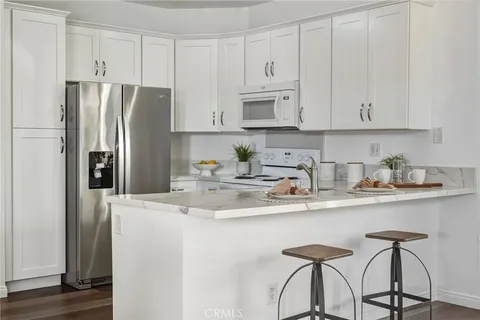 $425,000 | 2426 Pleasant Way, Unit E, Thousand Oaks, CA 91362