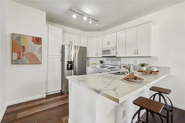 $425,000 | 2426 Pleasant Way, Unit E, Thousand Oaks, CA 91362