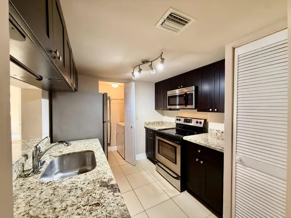 $1,750 | 9901 Westview Drive, Unit 324, Coral Springs, FL 33076