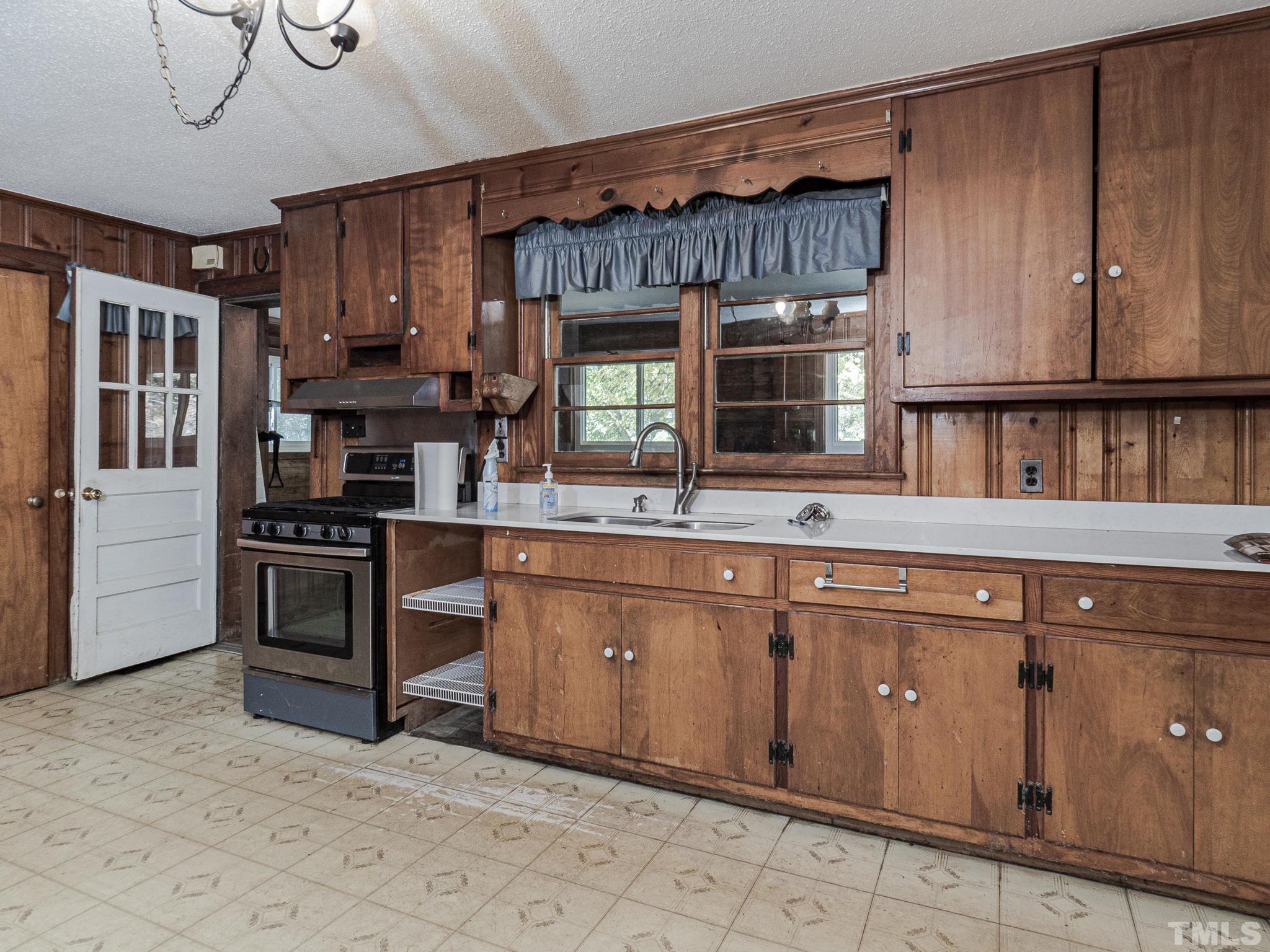 2413 Sparger Road Durham, NC 27705 - Photo 7 of 25 Gallery Image 7