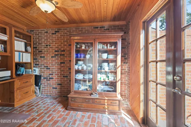 $320,000 | 404 Briargate Circle, Lafayette, LA 70503