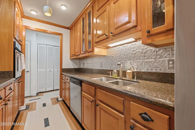 $320,000 | 404 Briargate Circle, Lafayette, LA 70503