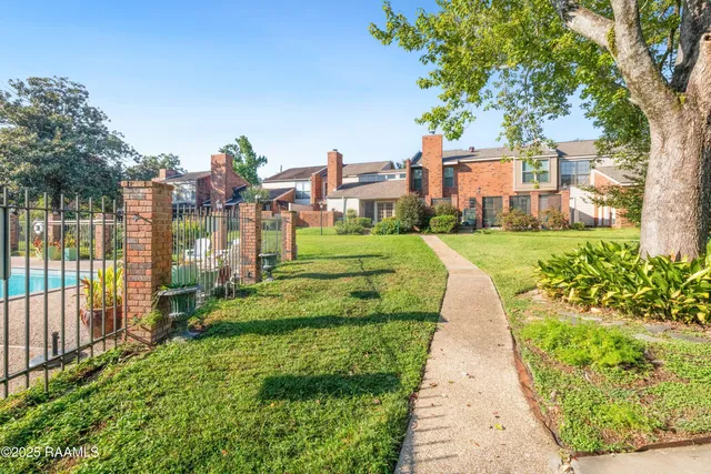 $320,000 | 404 Briargate Circle, Lafayette, LA 70503