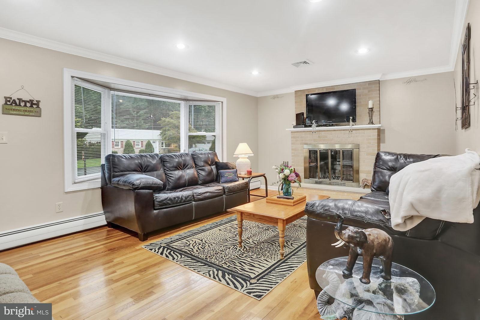5611 Plainview Road Harrisburg, PA 17111 - Photo 3 of 25 Gallery Image 3
