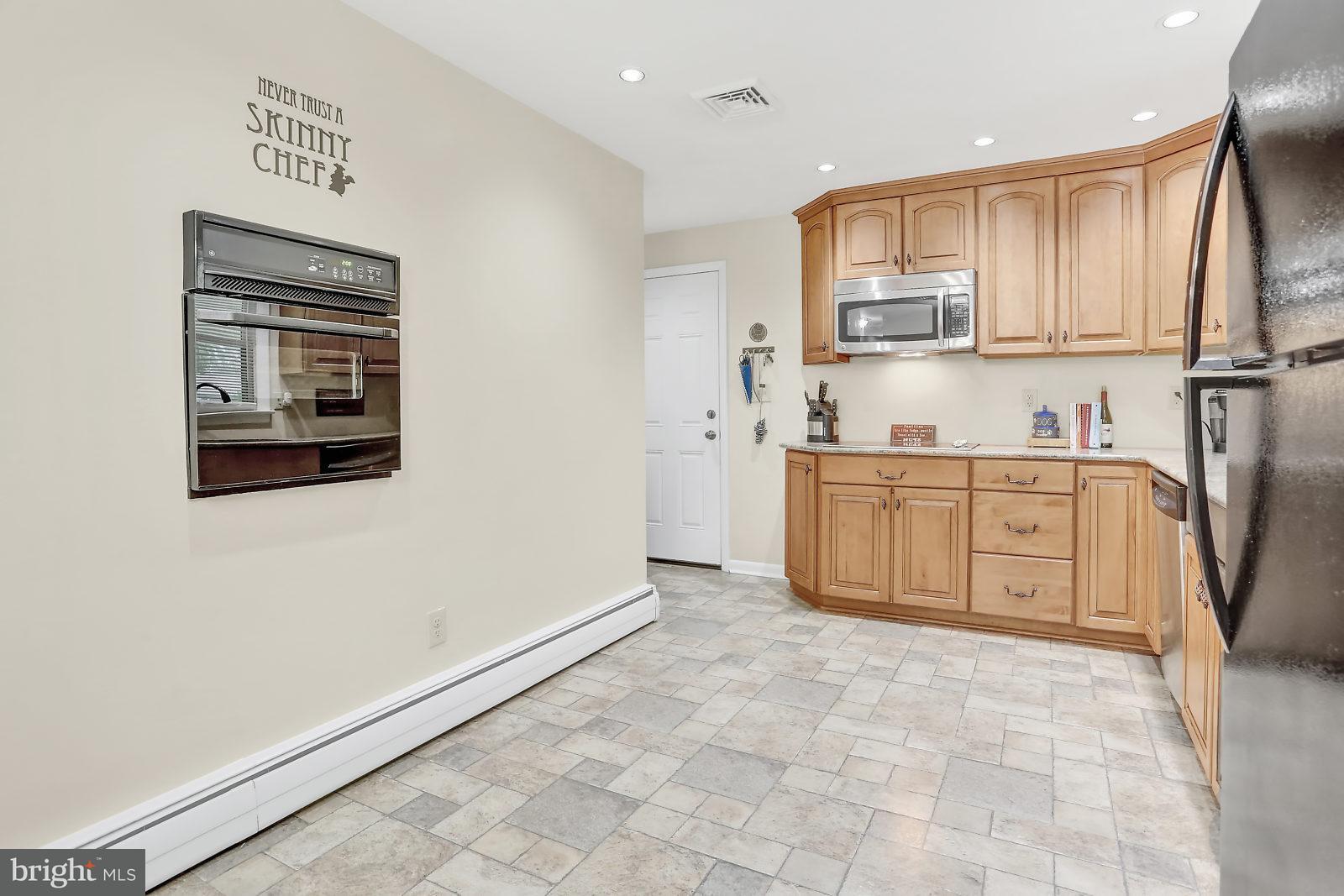 5611 Plainview Road Harrisburg, PA 17111 - Photo 8 of 25 Gallery Image 8